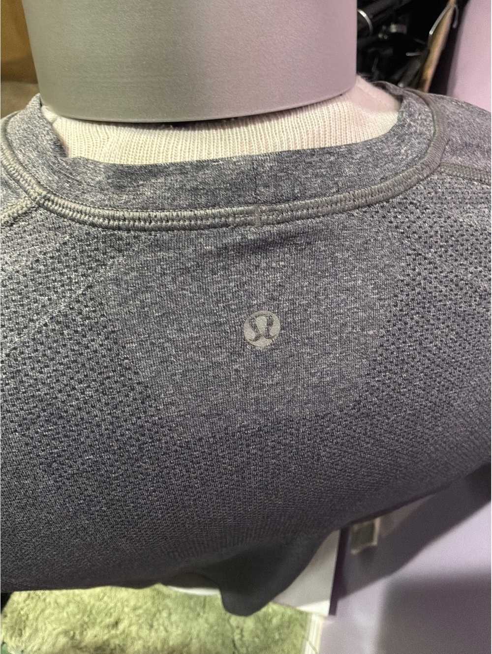 LULULEMON - Picture 2 of 2